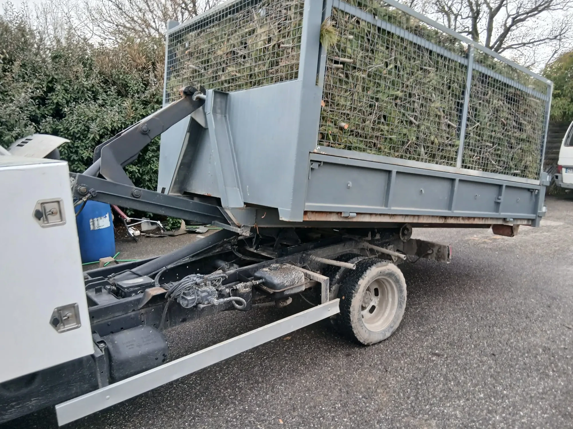 location benne végétaux à Manosque pour évacuation des déchets verts, benne jardin facilitant un chantier propre