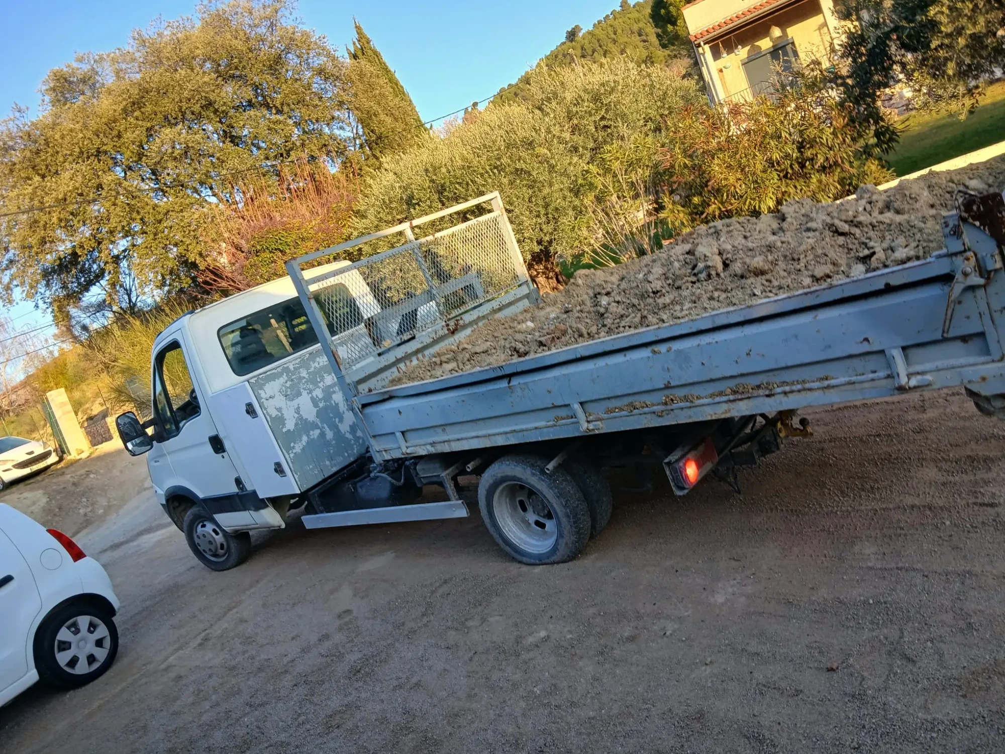 location benne gravat à Manosque pour chantier professionnel ou particulier, benne gravat facilitant l’évacuation rapide des déchets inertes